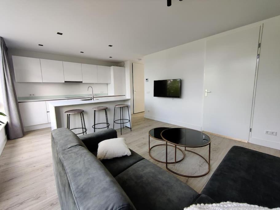 K50165 Modern Near The Center And Free Parking Apartment